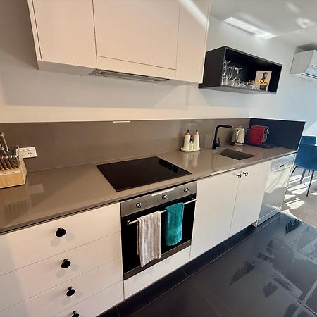 Midnight Luxe 1Br 1Bath Apartment 104 In The Heart Of Braddon Pool Sauna Secure Parking Wine Wifi Canberra Ngoại thất bức ảnh