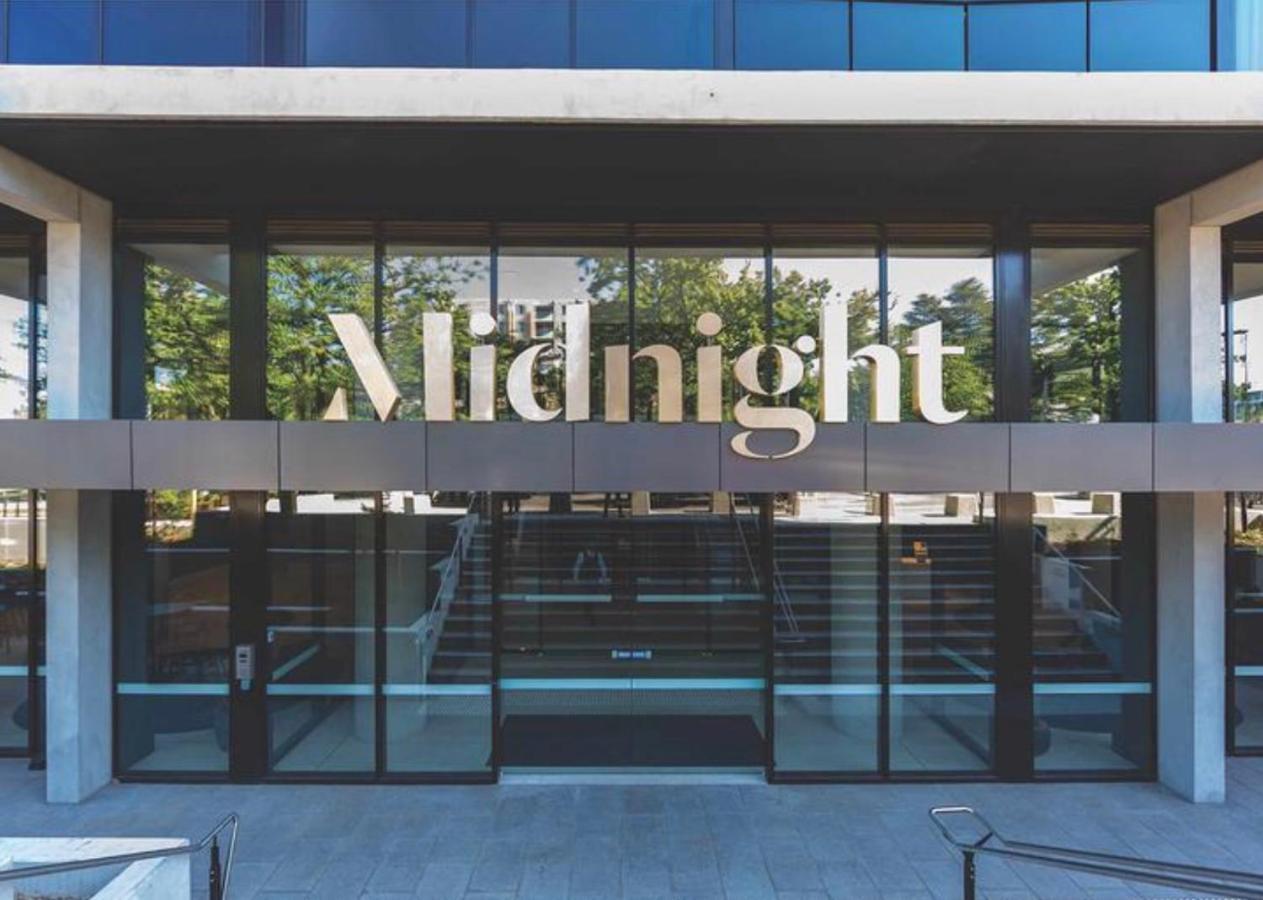 Midnight Luxe 1Br 1Bath Apartment 104 In The Heart Of Braddon Pool Sauna Secure Parking Wine Wifi Canberra Ngoại thất bức ảnh