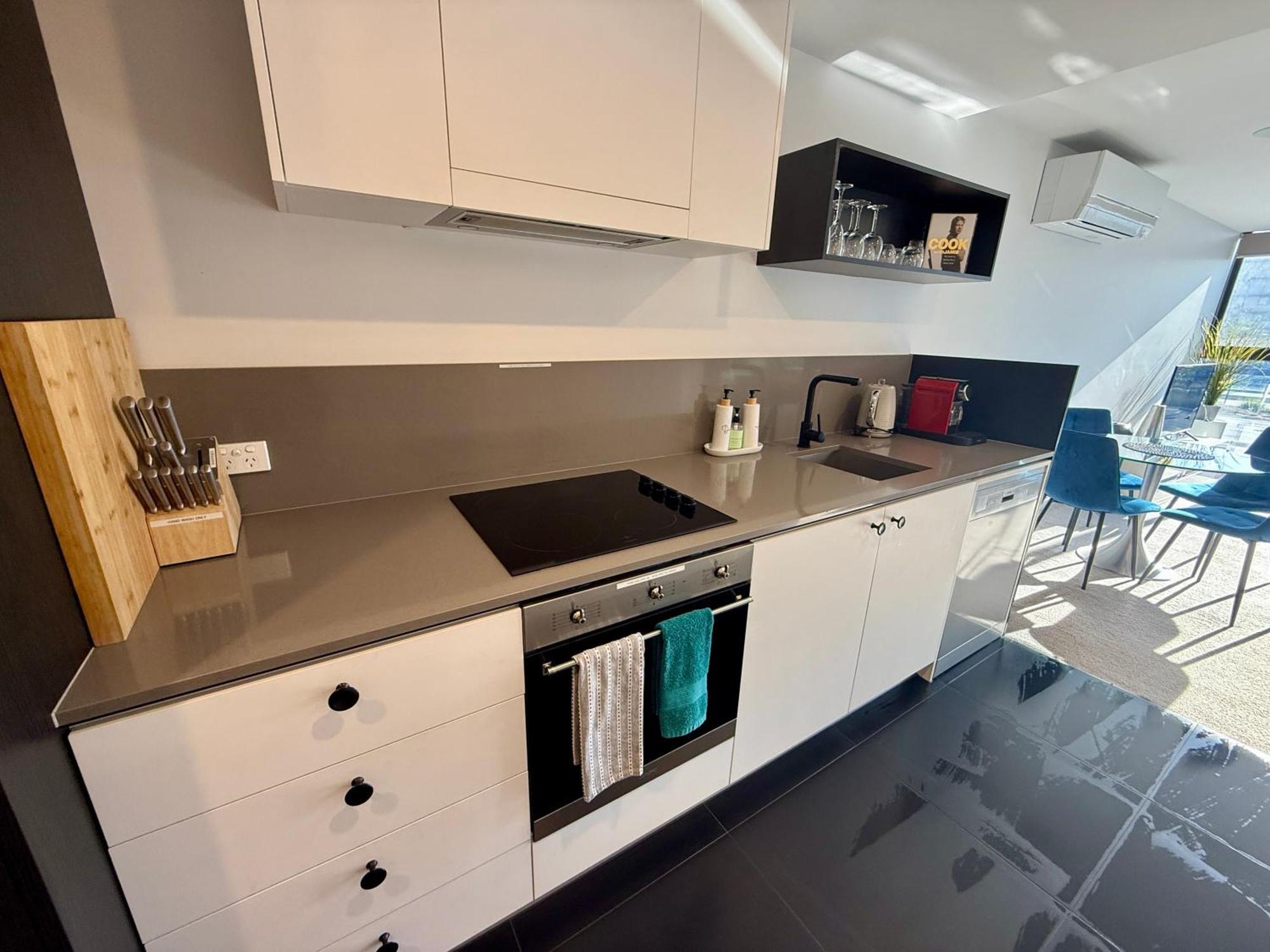 Midnight Luxe 1Br 1Bath Apartment 104 In The Heart Of Braddon Pool Sauna Secure Parking Wine Wifi Canberra Ngoại thất bức ảnh