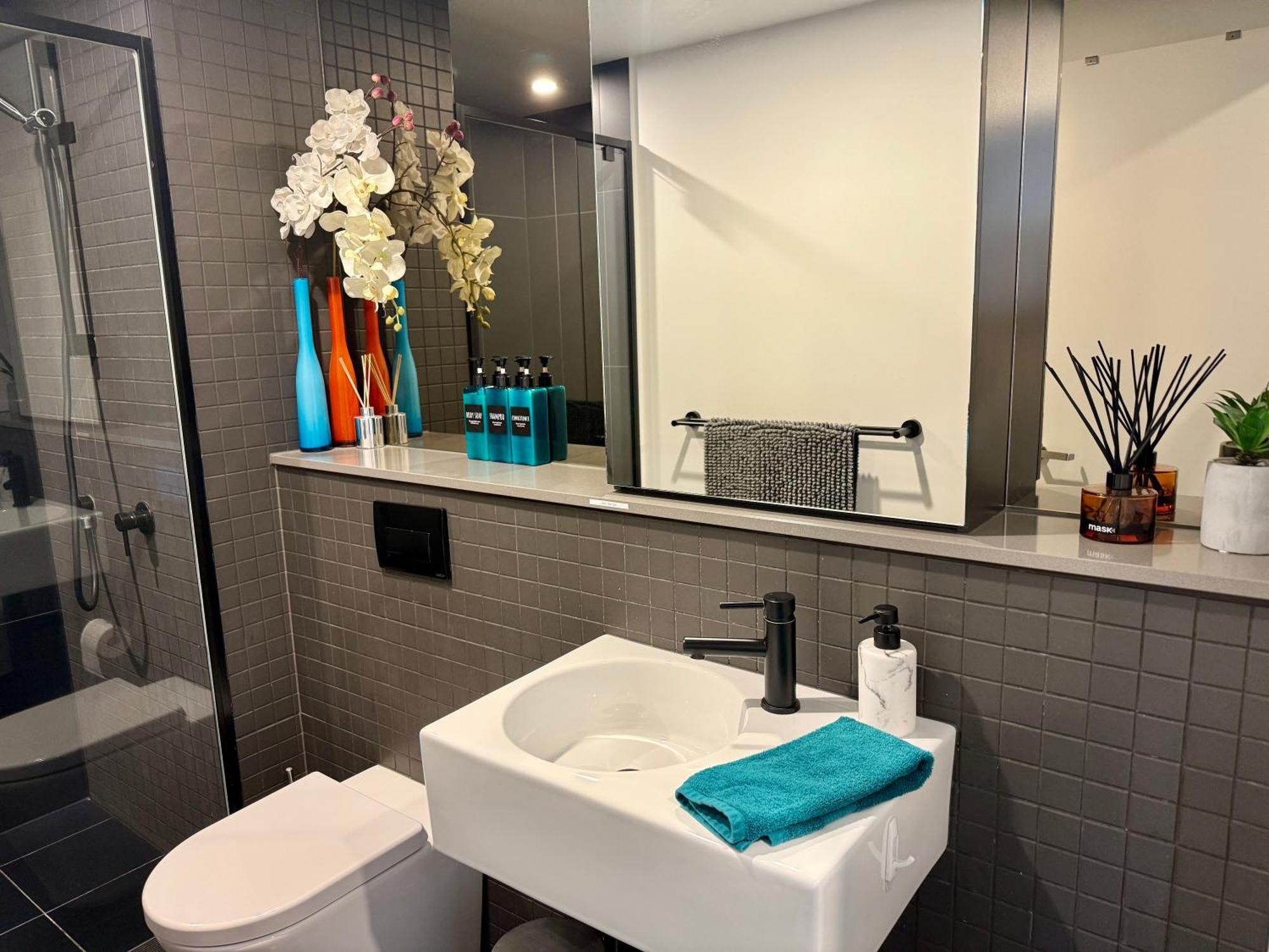 Midnight Luxe 1Br 1Bath Apartment 104 In The Heart Of Braddon Pool Sauna Secure Parking Wine Wifi Canberra Ngoại thất bức ảnh