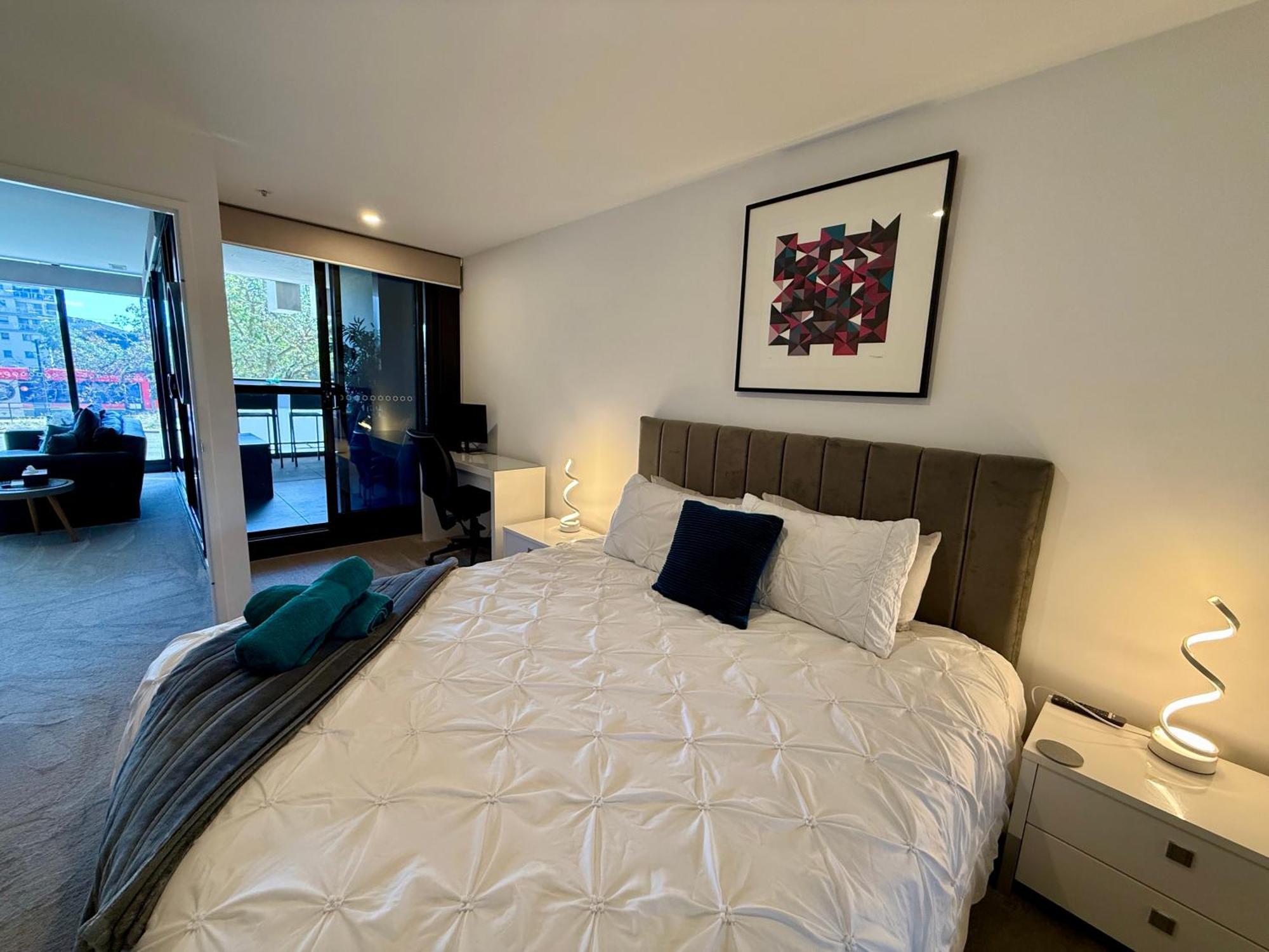 Midnight Luxe 1Br 1Bath Apartment 104 In The Heart Of Braddon Pool Sauna Secure Parking Wine Wifi Canberra Ngoại thất bức ảnh