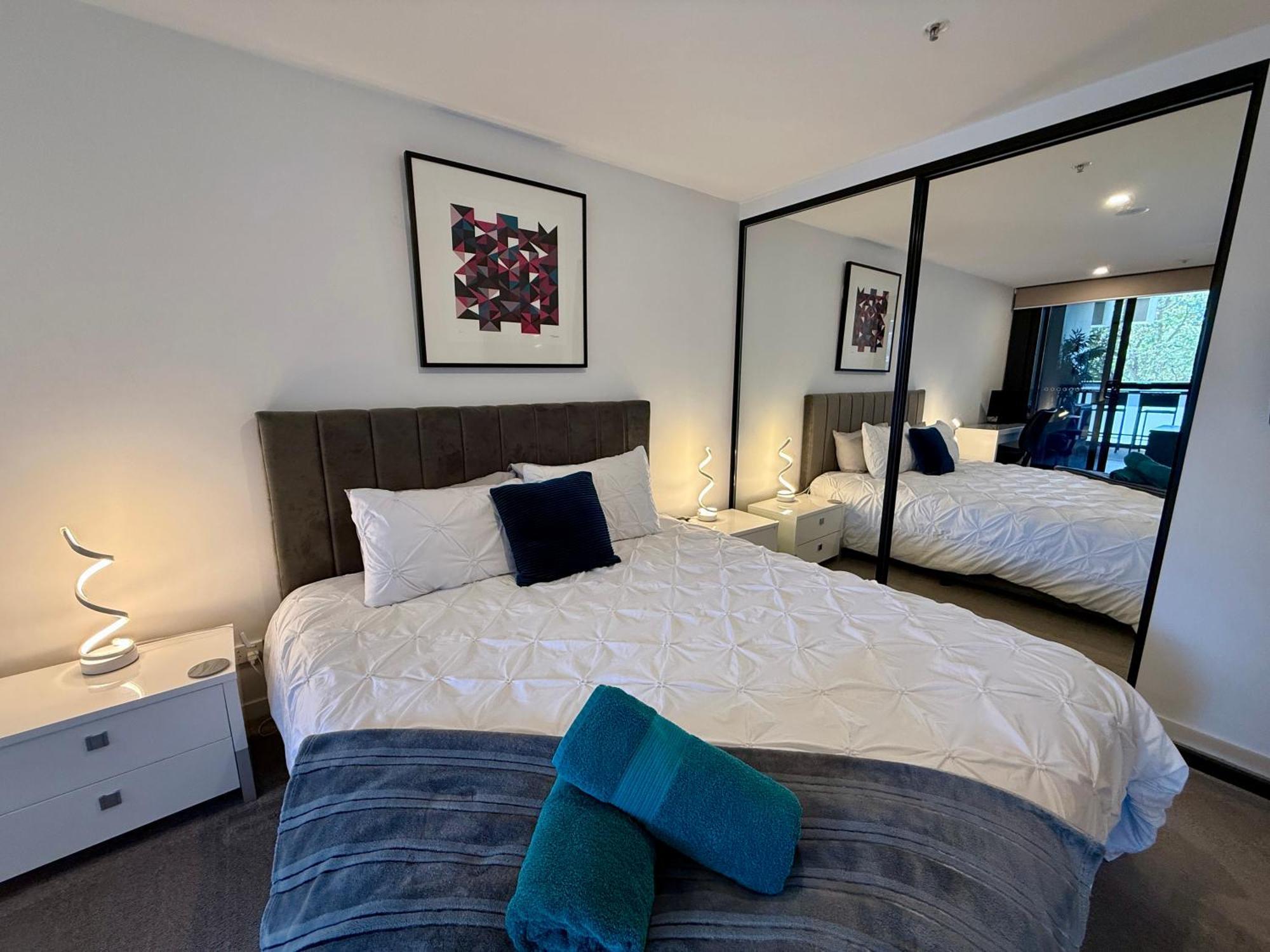 Midnight Luxe 1Br 1Bath Apartment 104 In The Heart Of Braddon Pool Sauna Secure Parking Wine Wifi Canberra Ngoại thất bức ảnh